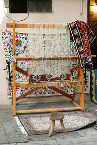 旧手制造传统类型的地毯和图片