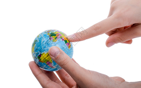 儿童抱着一个地球儿童抱着一个小地球手握着一个白色背景的小地球图片