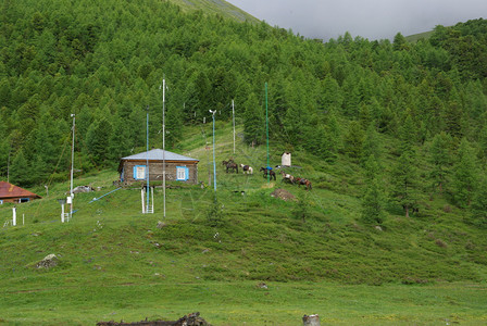 山地峰峡谷坡上的石块高地山坡上的石块高清图片