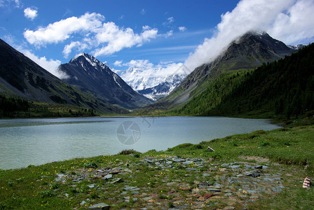 山地峰峡谷坡上的石块高地山坡上的石块图片