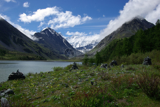 山地峰峡谷坡上的石块高地山坡上的石块图片