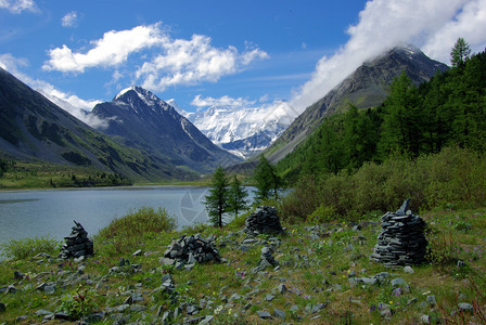 山地峰峡谷坡上的石块高地山坡上的石块图片