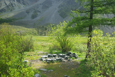 山地峰峡谷坡上的石块高地山坡上的石块图片