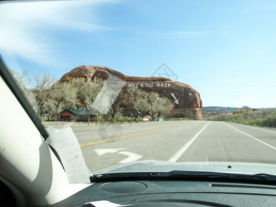 美国亚利桑那州古迹谷2013年5月2日古迹谷附近的游客基础设施图片