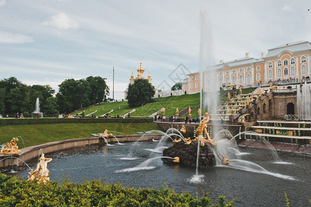 彼得霍夫的不老泉关于俄罗斯圣彼得堡市图片