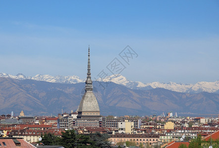 都灵市托里诺从山丘上看到的天线全景图片