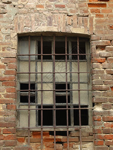 旧窗户古墙上的旧窗户图片