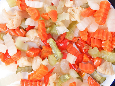 混合蔬菜俄罗斯沙拉中使用的混合蔬菜包括胡萝卜椰菜青花辣椒图片