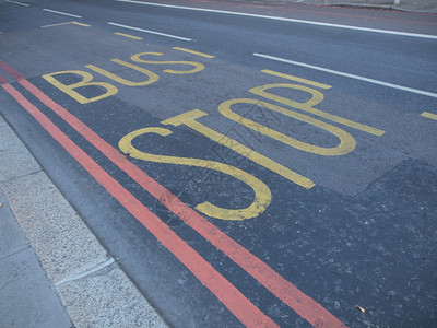 公交车站标志道路或街公交车站标志图片