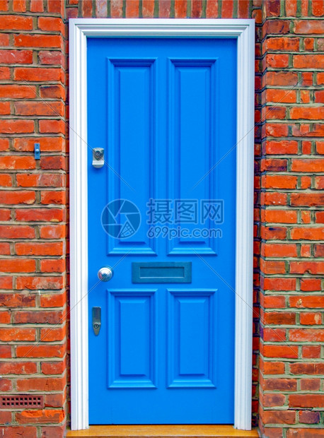 伦敦有彩色明亮的传统英语房门图片