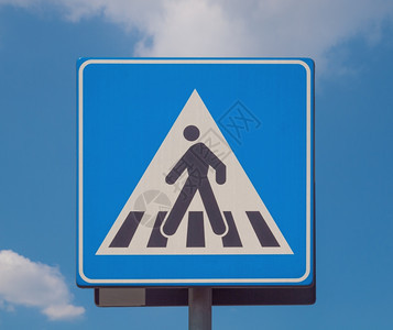 斑马标志在行人路口的斑马标志图片