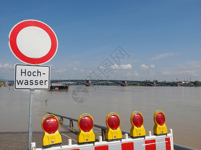 德国缅因斯的洪水或里河图片