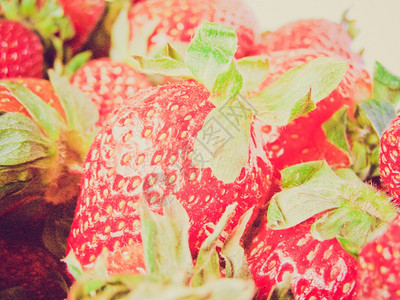 青草莓水果白底隔离的树草莓果实图片