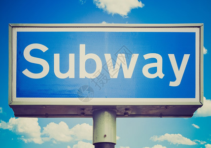 地铁下隧道交通标志隔着白色背景图片