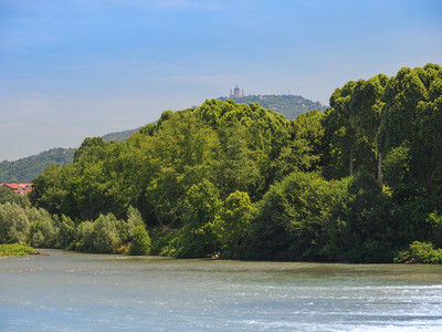 波都灵河意大利的菲乌梅波河图片