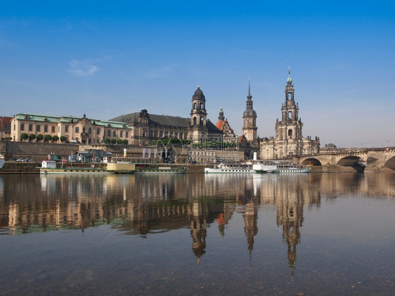 德累斯顿圣三一教堂见Elbe河DresdenHofkirche图片
