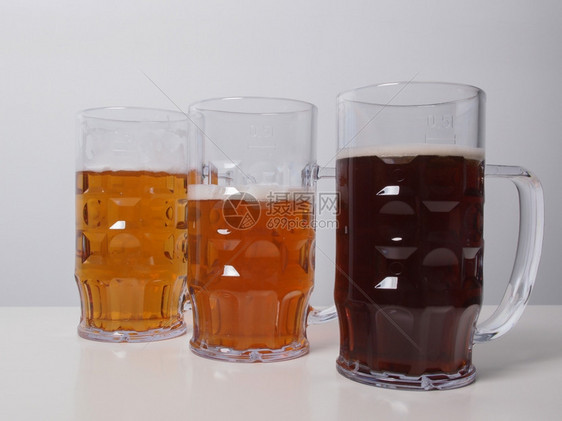 许多德国啤酒杯包括和图片