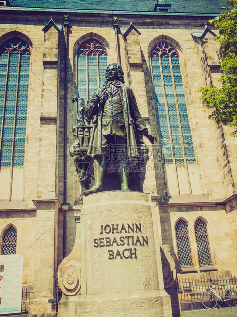 NeueesBachDenkmal意思是新的Bach纪念碑自1908年以来在圣托马斯Kirche教堂前在德国莱比锡格的Johan图片