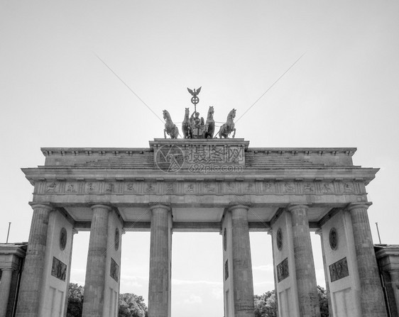 柏林勃兰登堡勃兰登堡的勃兰登堡门是德国柏林著名的地标图片