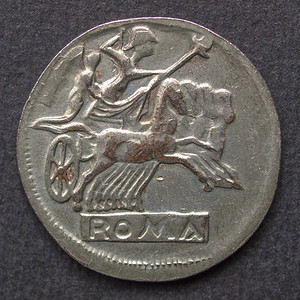 古罗马硬币的黑色背景图片