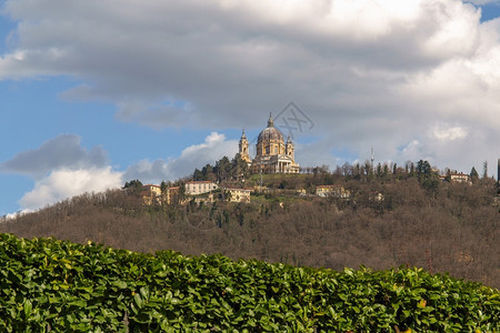 意大利都灵山上的巴洛克式超级大教堂图片