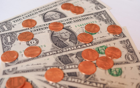 美元硬币和纸美国一分硬和美元现钞货币作为背景有用图片