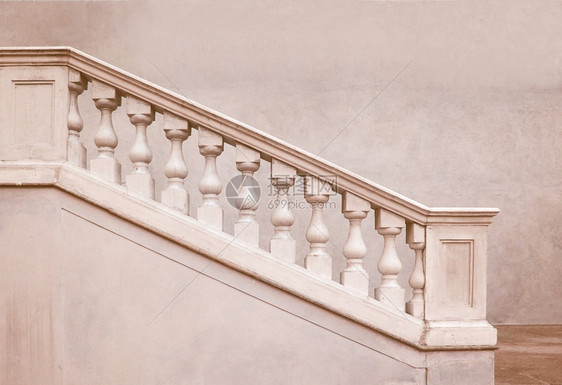 平衡葡萄酒作为楼梯扶手的巴洛克式石制平衡栏杆图片