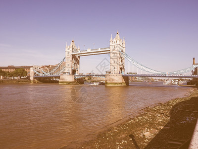 伦敦重望塔大桥英国伦敦泰晤士河上的旧望塔大桥图片