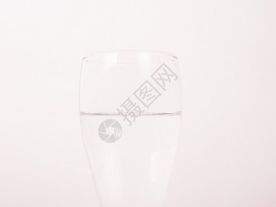 透明清洁的杯子净饮用水杯子图片