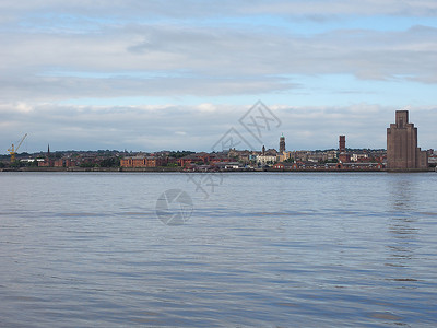 Birkenhead在利物浦的景象Birkenhead在英国利物浦的默西河对面天线景象图片