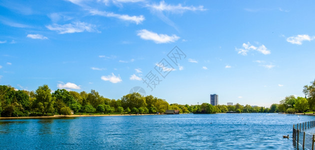 Hyde公园的Serpentine湖河联合王国伦敦背景图片