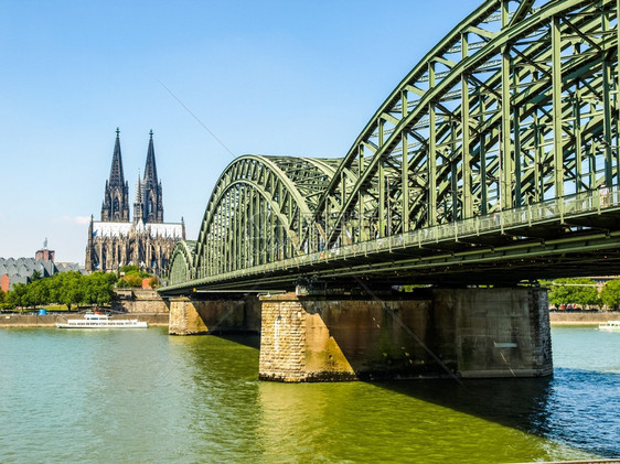 KoelnKoeln全景的人类发展报告高动态范围Koeln德国全景包括莱茵河上的哥特大教堂和钢桥图片