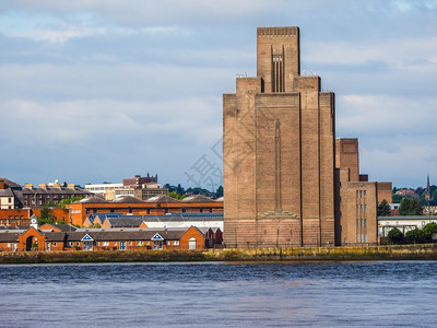 Birkenhead在利物浦人类发展报告中的观点英国利物浦的Mersey河对面Birkenhead天线的高动态范围HDR视图图片