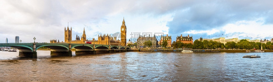 极具活力的人类发展报告对泰晤士河议会大厦和本伦敦威斯敏特桥的全景图片