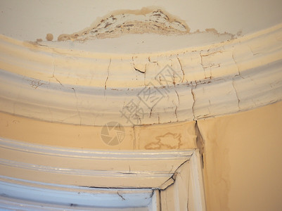 潮湿度损害墙壁和天花板上的潮湿和度造成的损害图片