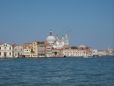 威尼斯的朱德卡运河意大利威尼斯的朱德卡运河意为朱德卡运河图片