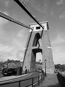 Clifton悬浮桥由布鲁内尔设计1864年在联合王国布里斯托尔完成用黑白文字写成图片