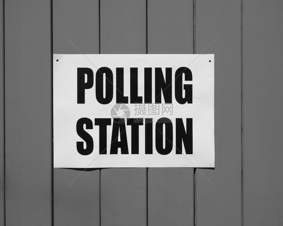 黑人和白大选投票站是人的黑和白投票站图片