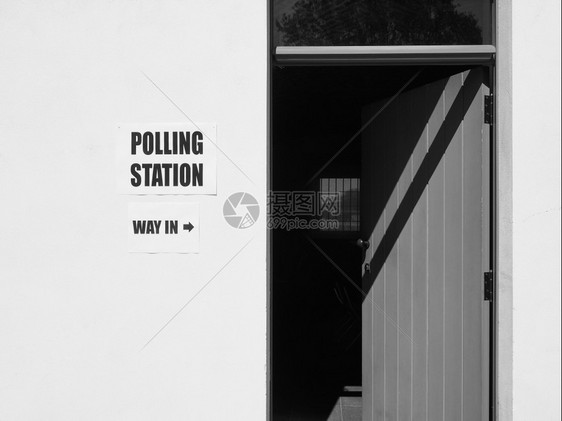 黑人和白大选投票站是人的黑和白投票站图片