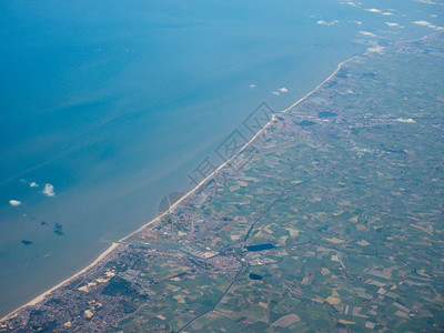 比利时海岸空中观察比利时海岸VeurnoNieuportKoksijdeOstend城市空中观察背景图片