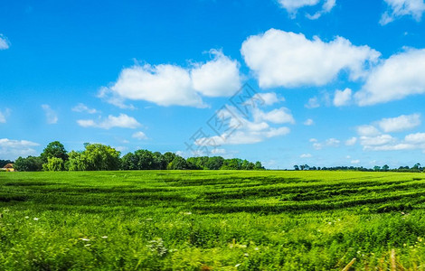 英语全景hdr伦敦与斯坦特德之间列车中看到的英语全景高动态范围图片