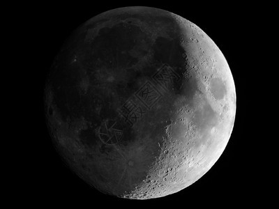 以望远镜观测到的怀轴新月用天文望远镜观测到的怀轴新月43黑白近作物用我自己的望远镜采集没有使用美国航天局的图像图片
