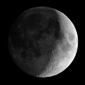 使用望远镜观测到的怀轴新月用天文望远镜观测到的怀轴新月1平方形的黑白近作物用我自己的望远镜采集没有使用美国航天局的图像图片