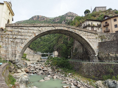 赖氨酸罗马桥意大利圣丁岛罗古桥背景