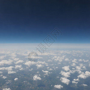 从飞机上看美丽的白云图片