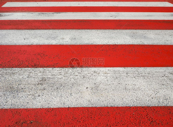 斑马跨越标志警告红白斑马跨越交通标志图片