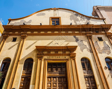 Cagliari礼堂hdr意大利Cagliari市政礼堂剧院前SantaTeresa教堂活跃高动态场图片