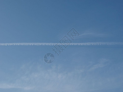 飞机行使过的蒸汽轨迹图片