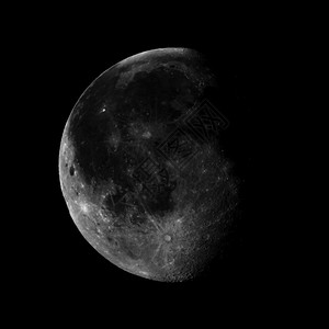 高对比度万宁飞扬的月亮万宁飞扬的月亮几乎满与天文望远镜用我自己的望远镜拍摄照片没有使用美国航天局的图像相比高对度万宁飞扬的月亮没图片