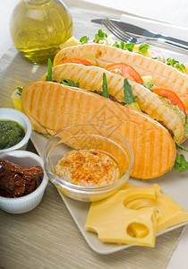 各种新鲜自制的意大利菜素食番尼三明治典型意大利式零食图片